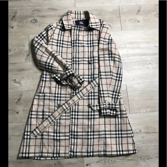 Burberry Jackets & Blazers - BURBERRY AUTHENTIC TRENCH COAT